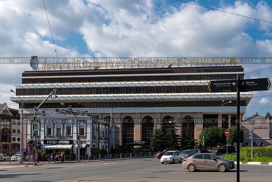 Вид на улицу Малышева и Уральский финансово-юридический институт, Екатеринбург (2024 год). Редакционное фото, фотограф Pukhov K / Фотобанк Лори