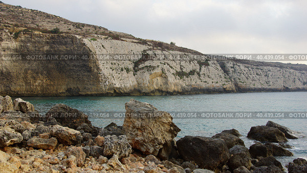 Вид на залив Фомм ир-Рих. Мальта. (View of Fomm ir-Rih Bay. Malta.) (2018 год). Стоковое фото, фотограф Igor Bakirov / Фотобанк Лори