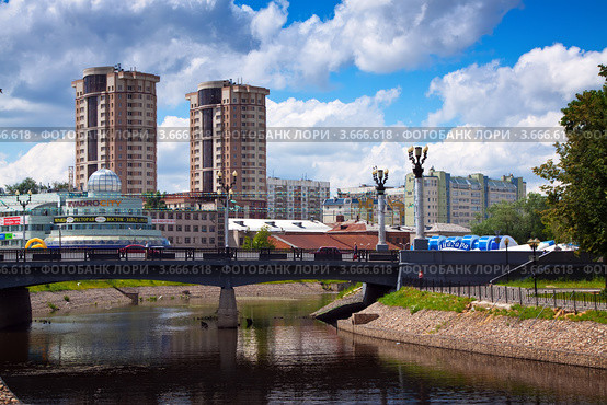 Вид на жилые многоэтажки с реки Увод, Иваново (2012 год). Редакционное фото, фотограф Яков Филимонов / Фотобанк Лори