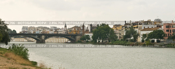Вид с берега реки Гвадалкивир (Севилья) (2010 год). Стоковое фото, фотограф Борис Иванов / Фотобанк Лори