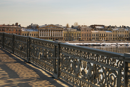 Вид с Благовещенского моста на Английскую набережную Невы (2010 год). Стоковое фото, фотограф Александр Алексеев / Фотобанк Лори