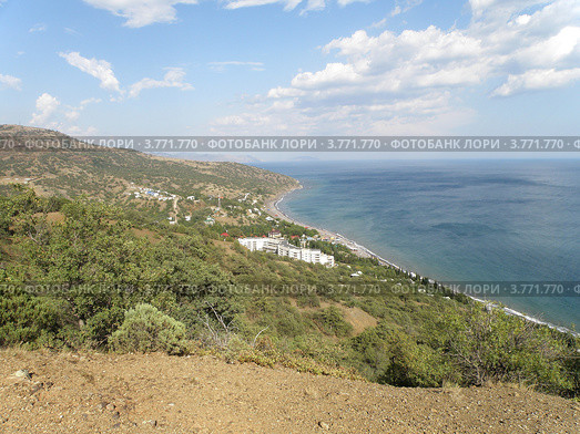 Вид с горы на поселок Канака в Крыму (2012 год). Стоковое фото, фотограф Игорь Кутателадзе / Фотобанк Лори