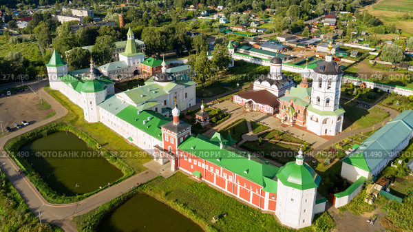 Вид с воздуха на Николо-Пешношский монастырь летним вечером на закате (2021 год). Стоковое фото, фотограф Pukhov K / Фотобанк Лори