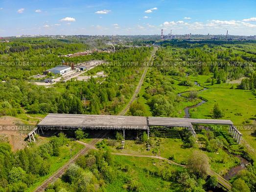Вид с высоты на второй недостроенный мост для Западного объезда в городе Кирове (аэросъемка 2020 года) Стоковое фото, фотограф Владислав Самошкин / Фотобанк Лори