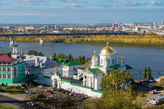 Вид сверху на Благовещенский монастырь, Семинарская церковь Алексия, митрополита Московского. Мельничный переулок. Нижний Новгород, Россия (2019 год). Редакционное фото, фотограф Pukhov K / Фотобанк Лори