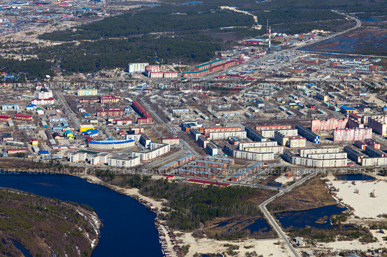 Вид сверху на город Лянтор и реку Пим (2015 год). Стоковое фото, фотограф Владимир Мельников / Фотобанк Лори