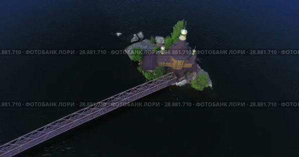 Вид сверху на церковь Андрея Первозванного на реке Вуоксе. Приозерский район, Ленинградская область (2018 год). Редакционное видео, видеограф Кекяляйнен Андрей / Фотобанк Лори