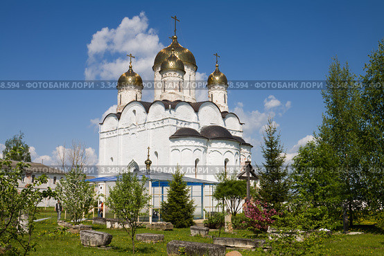 Вид в Лужецком монастыре. Город Можайск Московской области (2011 год). Стоковое фото, фотограф Солодовникова Елена / Фотобанк Лори