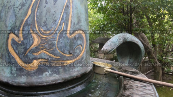 Video of bronze Shiva Linga in Toganji temple. Symbol of lingam-yoni. Nagoya. Japan. Стоковое видео, видеограф Сергей Пристяжнюк (Serg Zastavkin) / Фотобанк Лори