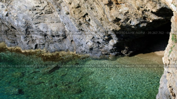 Video of Little Cave Beach near Karavostasi beach on Bali mediterranean resort, Crete, Greece. (2022 год). Стоковое видео, видеограф Сергей Пристяжнюк (Serg Zastavkin) / Фотобанк Лори