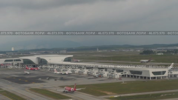 View from porthole during take off. Редакционное видео, видеограф Игорь Жоров / Фотобанк Лори