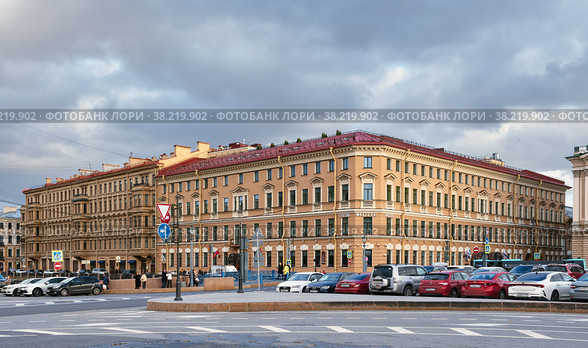 View of A.N. Yakunchikova House - House of Culture named after Volodarsky from Isaakievskaya Square, built in 1850-1851, landmark: St. Petersburg, Russia - 07 October, 2022. Редакционное фото, фотограф Алексей Голованов / Фотобанк Лори
