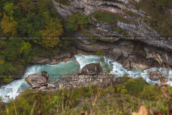 View of Cherek gorge in the Caucasus mountains. Стоковое фото, фотограф Юлия Белоусова / Фотобанк Лори