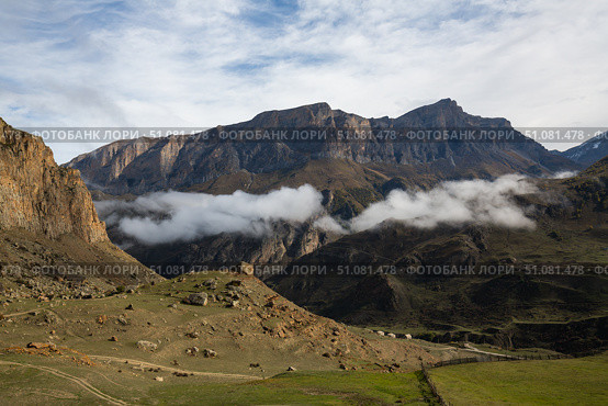 View of Cherek gorge in the Caucasus mountains. Стоковое фото, фотограф Юлия Белоусова / Фотобанк Лори