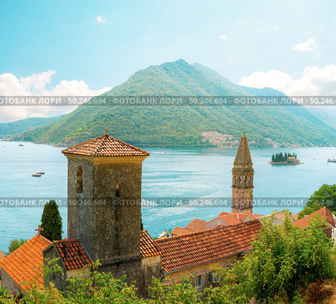 View of islets of St. George and Our Lady of the Rocks through Perast, Montenegro. Стоковое фото, агентство Ingram Publishing / Фотобанк Лори
