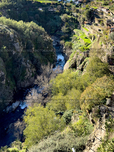 View of the Corgo River valley from the metal bridge that joins the banks of the city of Vila Real. Стоковое фото, агентство Ingram Publishing / Фотобанк Лори