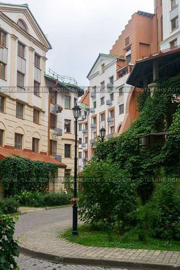 View of the courtyard of a multi-story condominium, a gazebo with ivy in the foreground. Стоковое фото, фотограф Евгений Харитонов / Фотобанк Лори