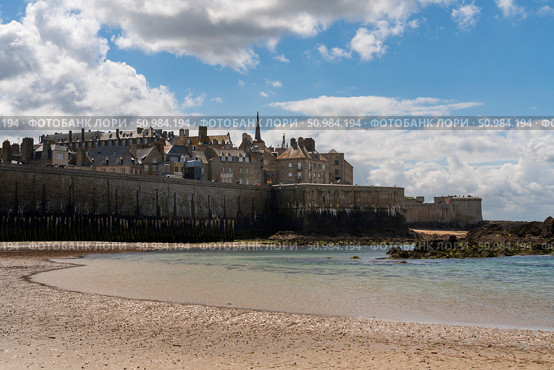 View of the fortress city of Saint-Malo on the English Channel and the ocean floor exposed at low tide on a sunny summer day, Brittany, France. Стоковое фото, фотограф Ula Ulachka / Фотобанк Лори