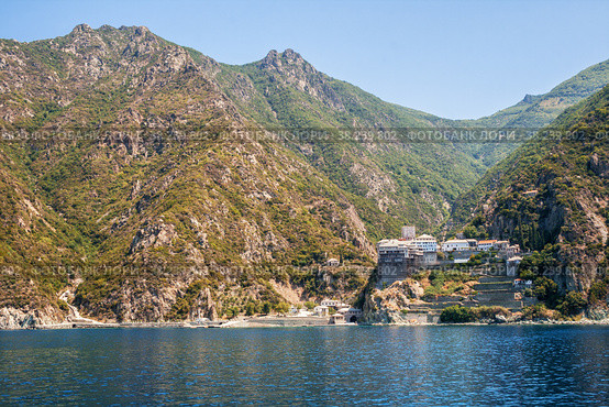 View of the Monastery of St. Dionysiou on Mount Athos in Greece (2009 год). Стоковое фото, фотограф Юлия Бабкина / Фотобанк Лори