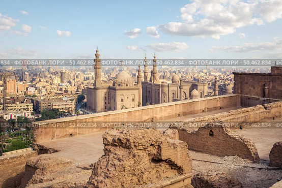 View of the Mosque Sultan Hassan in Cairo. The Mosque Sultan Hassan. Стоковое фото, агентство Ingram Publishing / Фотобанк Лори