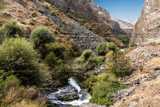 View of the picturesque gorge of Garni along the Azat River with rocks in the form of basalt columns in the Kotayk region.  Armenia. Стоковое фото, фотограф Наталья Волкова / Фотобанк Лори