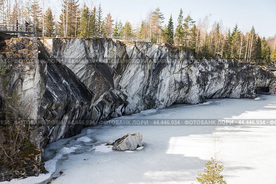 View of the Ruskeala Marble Canyon n the Republic of Karelia, Russia (2022 год). Редакционное фото, фотограф Регина Ерофеева / Фотобанк Лори