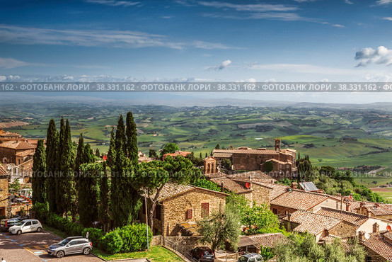 View of the town of Montalcino in Tuscany, Italy (2014 год). Стоковое фото, фотограф Наталья Волкова / Фотобанк Лори