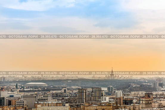 View of the Vorobyovy hills and the residential area (2018 год). Редакционное фото, фотограф Юрий Шурчков / Фотобанк Лори