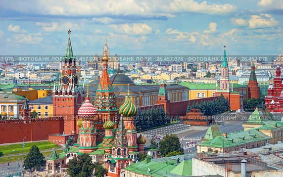 View on Moscow Red Square, Kremlin towers, Clock Kuranti, Saint Basil's Cathedral church, Lenin mausoleum (2005 год). Редакционное фото, фотограф Mikhail Leonov / Фотобанк Лори