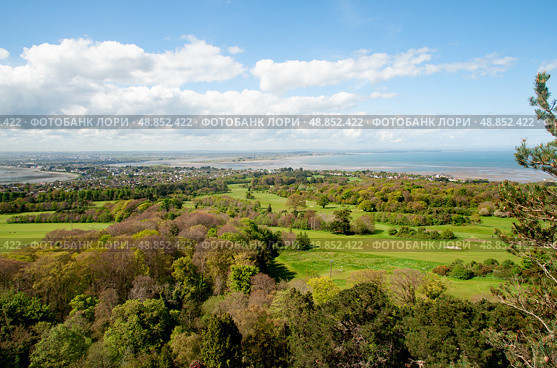 View on the Howth peninsula and golf course in Deer park, Dublin, Ireland. Редакционное фото, фотограф Татьяна Кахилл / Фотобанк Лори