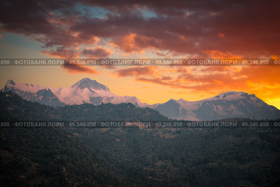 views of Mount Annapurna Himalayas, Nepal, Asia. Стоковое фото, агентство Ingram Publishing / Фотобанк Лори