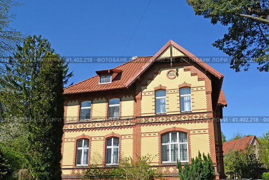 Вилла «Либек» (1906 год) в солнечный день. Калининград, улица Пушкина, 8 (2023 год). Стоковое фото, фотограф Ирина Борсученко / Фотобанк Лори