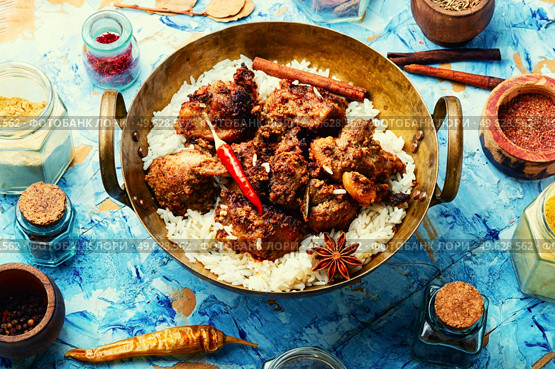 Vinegar marinated pork roast in Indian spices, vindaloo.. Pork vindaloo, a popular Indian dish. Стоковое фото, агентство Ingram Publishing / Фотобанк Лори