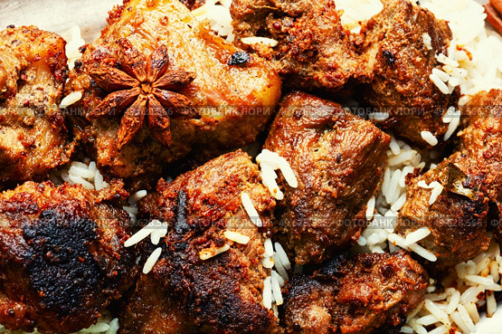 Vinegar marinated pork stewed in Indian spices, vindaloo.. Pork vindaloo, a popular Indian dish. Стоковое фото, агентство Ingram Publishing / Фотобанк Лори