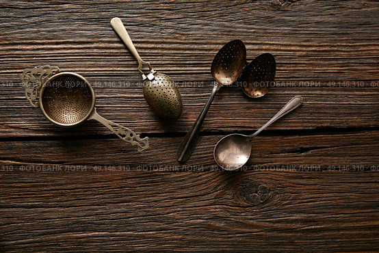 Vintage retro tea Strainers silver brass on wooden background. Стоковое фото, агентство Ingram Publishing / Фотобанк Лори