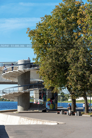 Винтовая лестница Ольгинского моста. Псков (2019 год). Редакционное фото, фотограф Александр Щепин / Фотобанк Лори