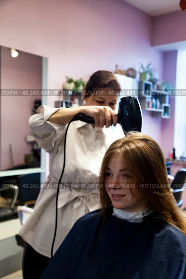 Visiting the Hair Salon for a Refreshing New Look and Pampering Experience. Стоковое фото, фотограф Aleksandr Golubev / Фотобанк Лори