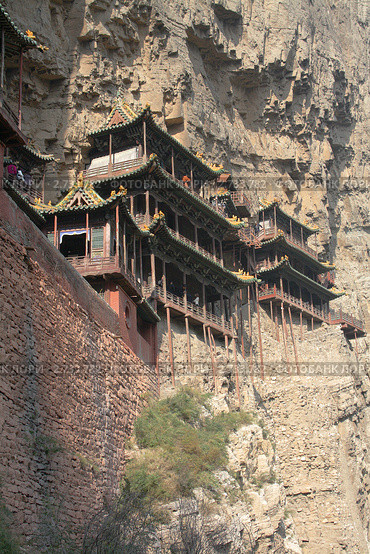 Висячий храм Xuankong Si в провинции Шаньси, Китай (Xuankong si, Datong, Shanxi, China) (2010 год). Стоковое фото, фотограф Vladislav Osipov / Фотобанк Лори