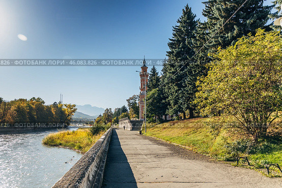 VLADIKAVKAZ, RUSSIA - 6 October 2024: Sunni mosque on the bank of the Terek River. Mukhtarov mosque. Редакционное фото, фотограф Ольга Сейфутдинова / Фотобанк Лори
