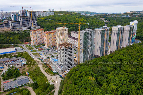 Владивосток. ЖК "Зеленый бульвар" в районе "Зеленый угол" (2022 год). Стоковое фото, фотограф Юрий Смитюк / ТАСС / Фотобанк Лори