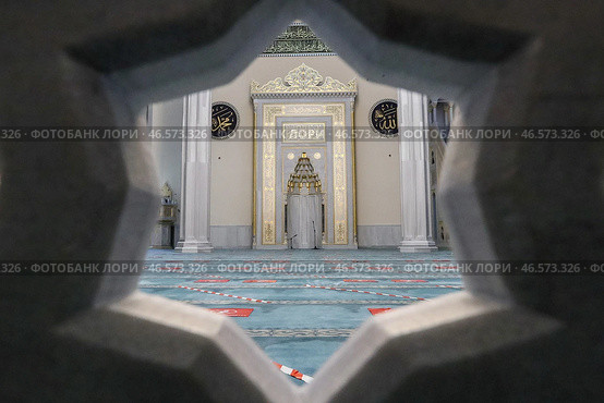 Внутреннее убранство мечети. Стоковое фото, фотограф Сергей Карпухин / ТАСС / Фотобанк Лори