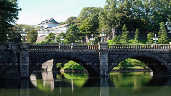 Vodeo of Seimon Ishibashi Bridge at Imperial Palace in Tokyo, Japan (2021 год). Стоковое видео, видеограф Сергей Пристяжнюк (Serg Zastavkin) / Фотобанк Лори