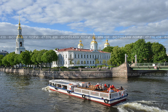 Водная прогулка по рекам и каналам Петербурга. Крюков канал, Семимостье (2015 год). Редакционное фото, фотограф Александр Алексеев / Фотобанк Лори