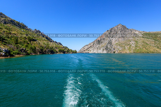 Водохранилище с дамбой в Манавгат в Турции. Июнь 2025 г. Стоковое фото, фотограф Евгения Колодкина / Фотобанк Лори