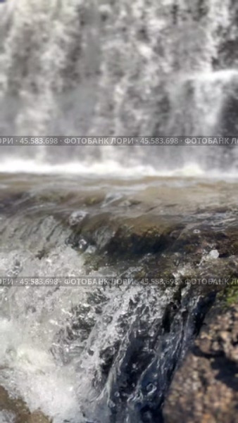Водопад (дамба, плотина) на реке Старая Кенка Удмуртия (2024 год). Стоковое видео, видеограф Оксана Шведкова / Фотобанк Лори