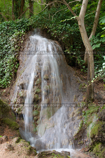 Водопад в "Monasterio de Piedra" (Монастырь на скале), Сарагоса, Испания. Редакционное фото, фотограф Александр Тесевич / Фотобанк Лори