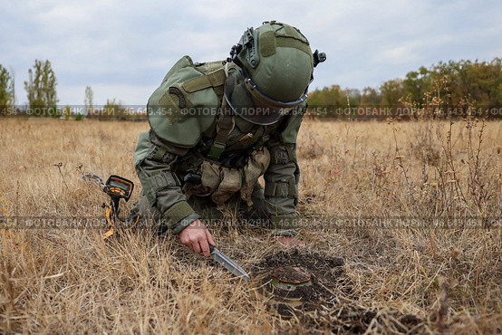 Военнослужащий во время тактических учений. Стоковое фото, фотограф Александр Река / ТАСС / Фотобанк Лори