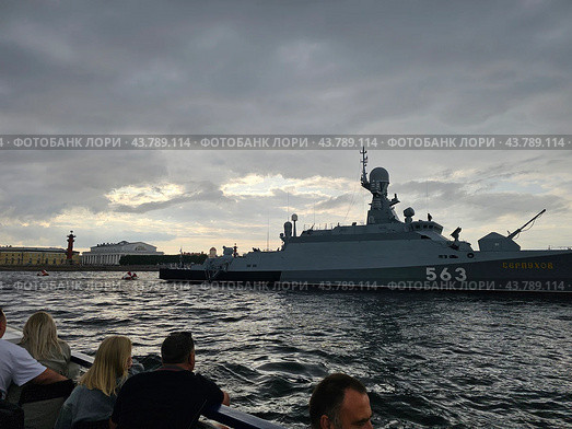 Военные корабли Балтийского флота ВМФ России в акватории Невы. (2024 год). Редакционное фото, фотограф Марина Володько / Фотобанк Лори