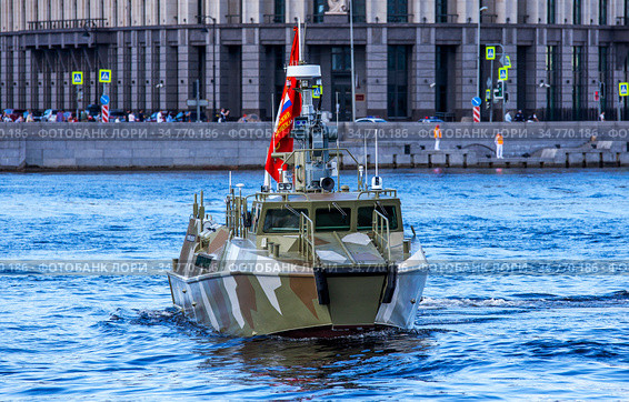 Военный патрульный катер П-437 "Григорий Давиденко" (Проект "Раптор"). День ВМФ. Санкт-Петербург (2020 год). Редакционное фото, фотограф Сергей Афанасьев / Фотобанк Лори