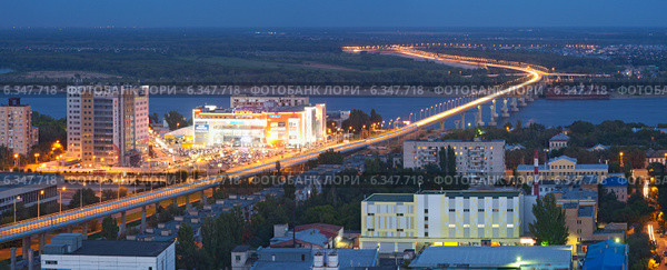 Волгоград. Обзорный вид ночного города (2014 год). Редакционное фото, фотограф Андрей Ижаковский / Фотобанк Лори